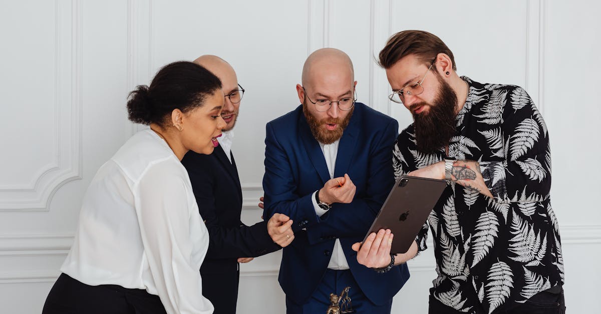 极信通信实名账号：密桃秀直播app详情下载教程